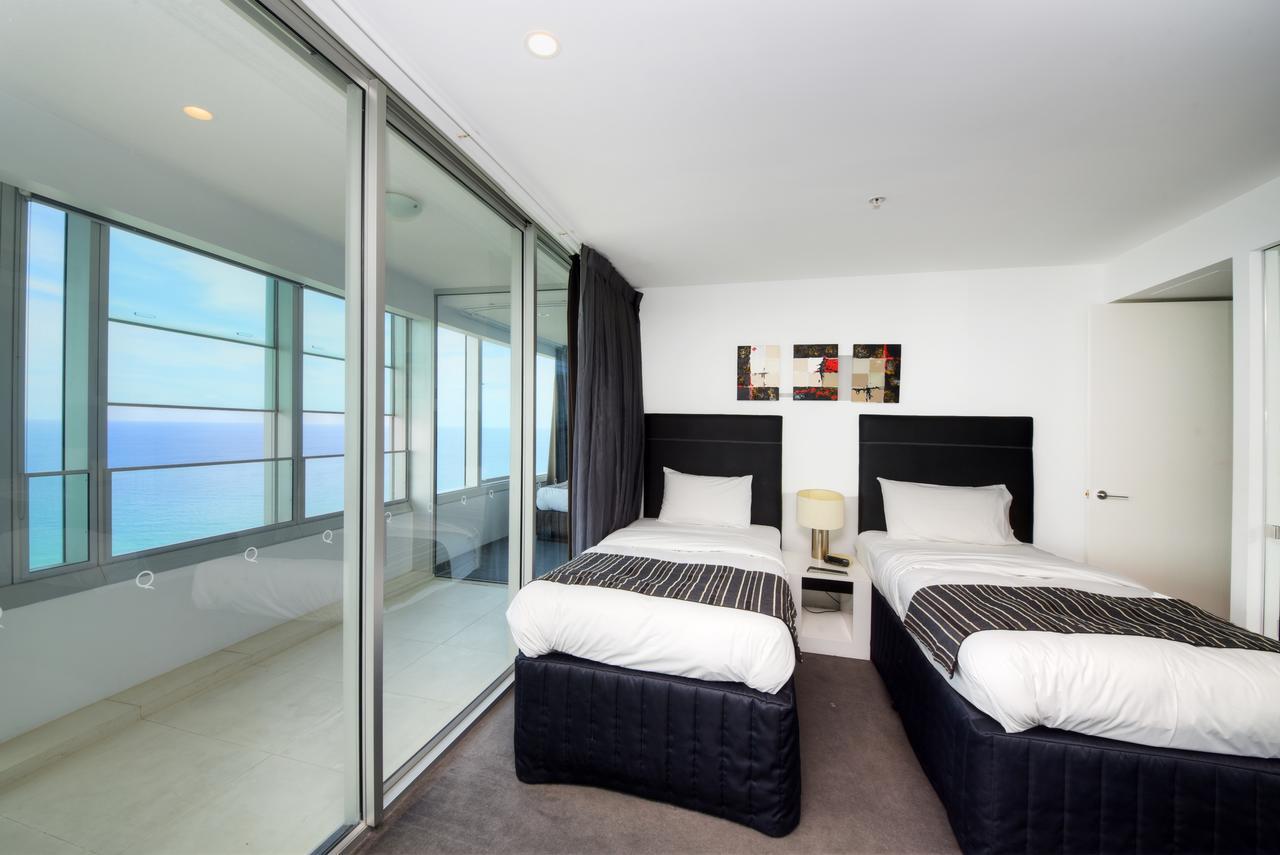 Private Apartment With Ocean Views At Q1 Resort Gold Coast Esterno foto