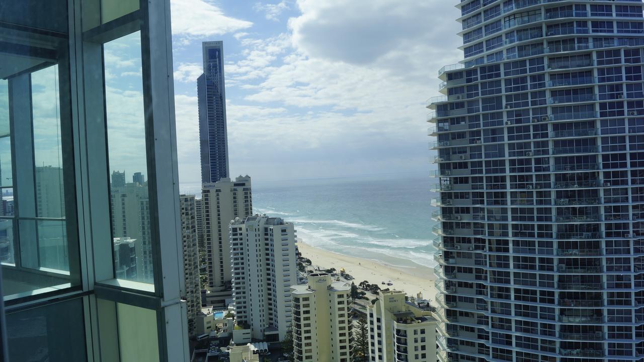 Private Apartment With Ocean Views At Q1 Resort Gold Coast Esterno foto