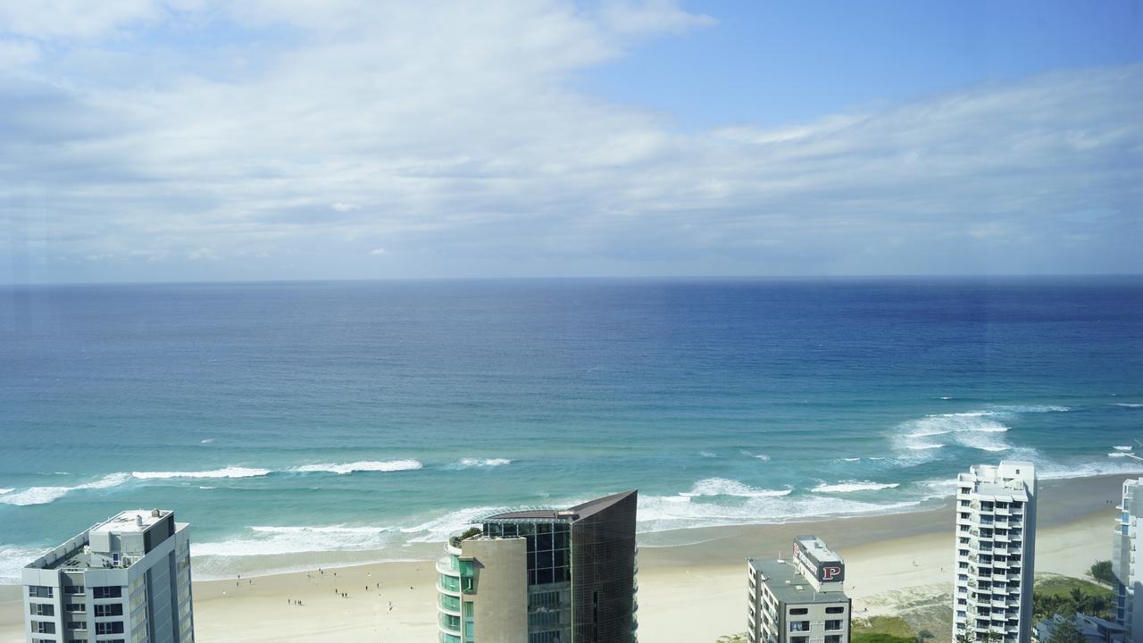 Private Apartment With Ocean Views At Q1 Resort Gold Coast Esterno foto