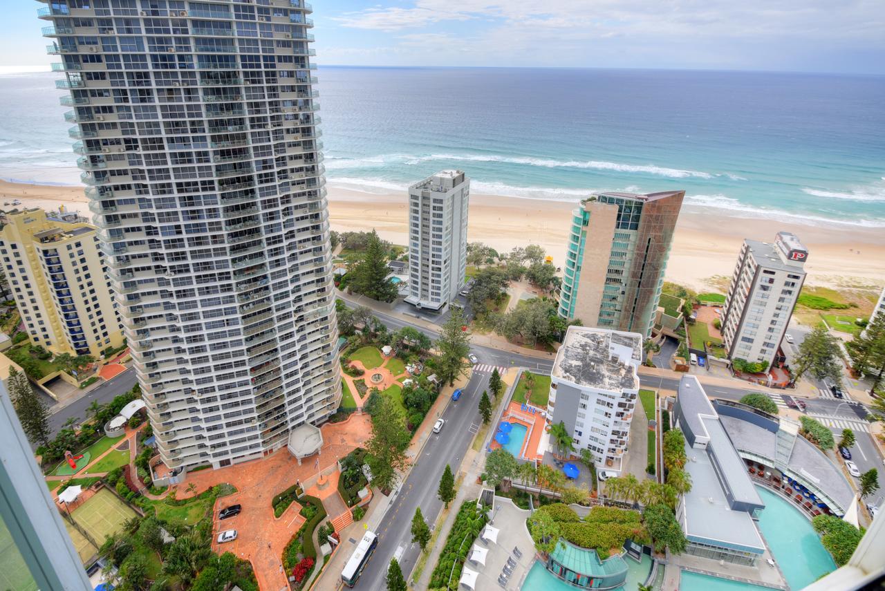 Private Apartment With Ocean Views At Q1 Resort Gold Coast Esterno foto